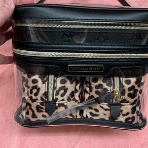 NWT VICTORIA’S SECRET LEOPARD PRINT 4 MAKEUP BAG SET